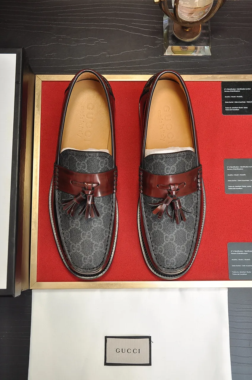 Men's shoes💰560💶Italy's top luxury men's shoe giant (GUCCI) (Gucci) (full cowhide lining) new arrival🍃Original European style🔰 Pleasant to the eye😍In order to make the shoes more durable and non-deformable🌀The production continues to follow traditional methods but there is still no lack of innovation💪Choose original sheepskin for the leather♻️ Smooth and natural And extra bright ⭐Made of imported cowhide, the first choice of rich people 38-45 (45 customized)